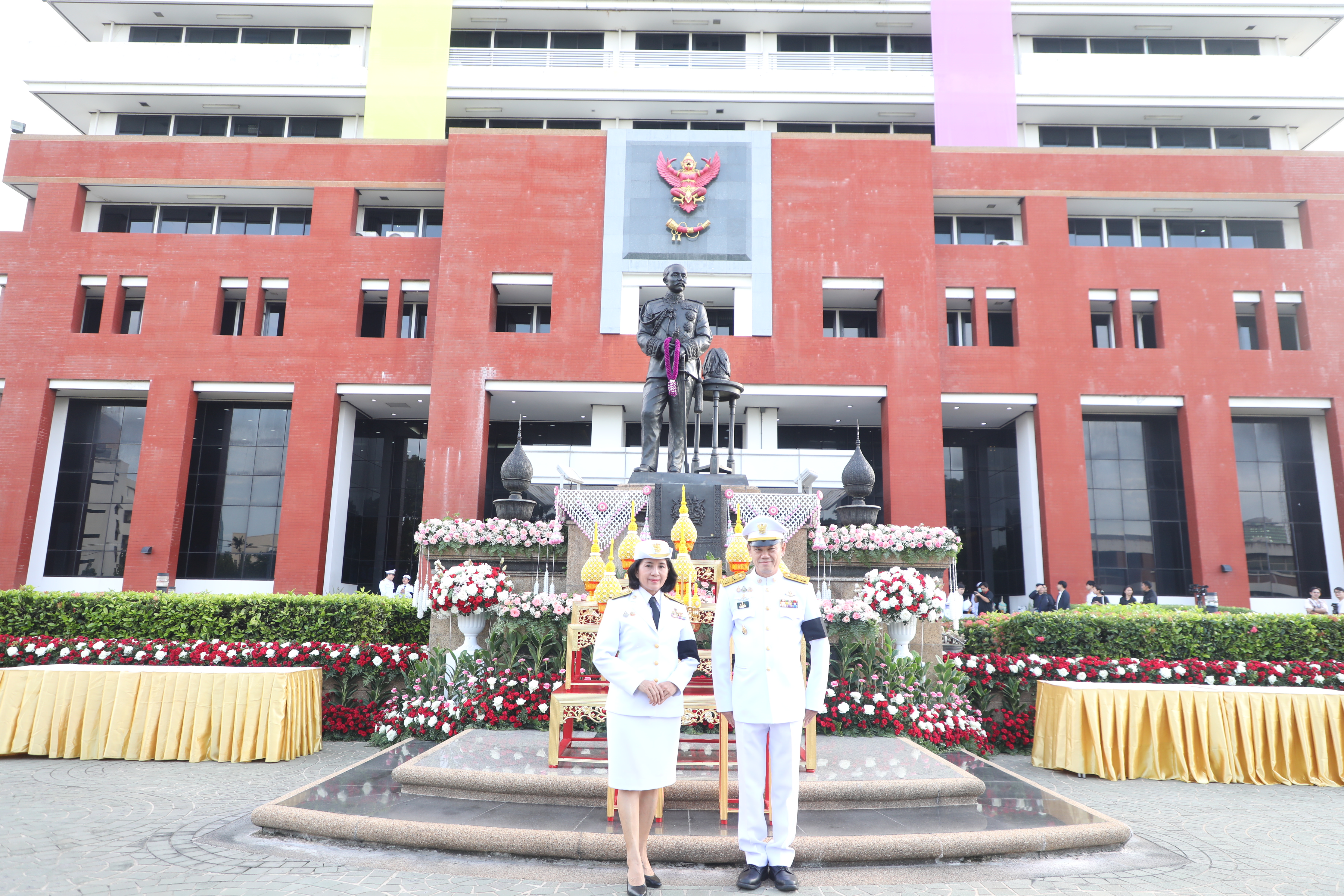 title - ส.ป.ก. ร่วมพิธีวางพานพุ่มถวายเครื่องราชสักการะ พระบรมราชานุสาวรีย์พระบาทสมเด็จพระปรมินทร มหาจุฬาลงกรณ์ พระจุลจอมเกล้าเจ้าอยู่หัว เนื่องในวันสื่อสารแห่งชาติ ประจำปี 2569